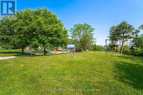 8 Giles Court, Toronto (Mount Olive-Silverstone-Jamestown), ON - Outdoor