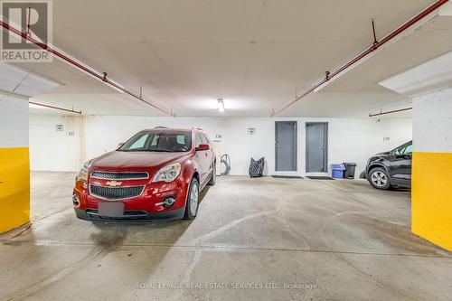 138 - 1055 Shawnmarr Road, Mississauga (Port Credit), ON - Indoor Photo Showing Garage