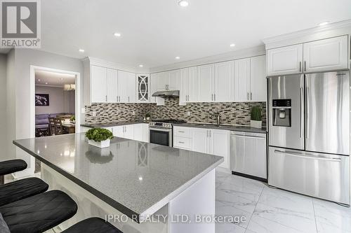 29 Cheviot Crescent, Brampton (Heart Lake East), ON - Indoor Photo Showing Kitchen With Upgraded Kitchen