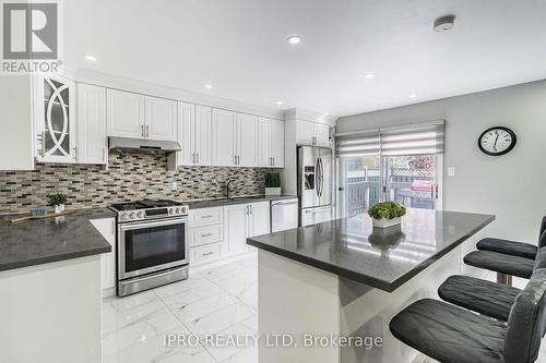 29 Cheviot Crescent, Brampton (Heart Lake East), ON - Indoor Photo Showing Kitchen With Upgraded Kitchen