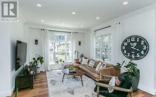 1231 Martins Boulevard, Brampton, ON - Indoor Photo Showing Living Room