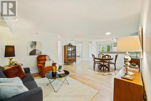 210 - 1460 Bishops Gate, Oakville (Glen Abbey), ON - Indoor Photo Showing Living Room