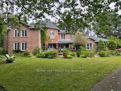 9 Country Court E, Richmond Hill (Oak Ridges), ON - Outdoor With Facade