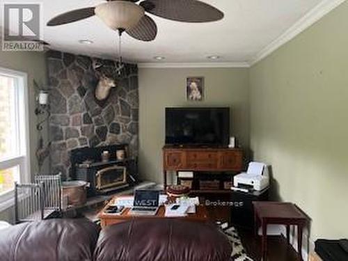 9 Country Court E, Richmond Hill (Oak Ridges), ON - Indoor Photo Showing Living Room With Fireplace