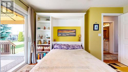 60 Pennsylvania Avenue, Wasaga Beach, ON - Indoor Photo Showing Bedroom