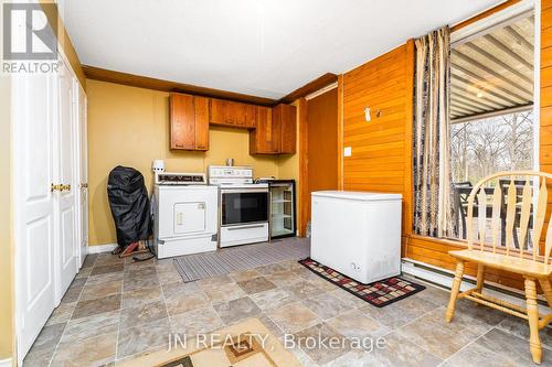 322 Oxbow Park Drive, Wasaga Beach, ON - Indoor Photo Showing Kitchen