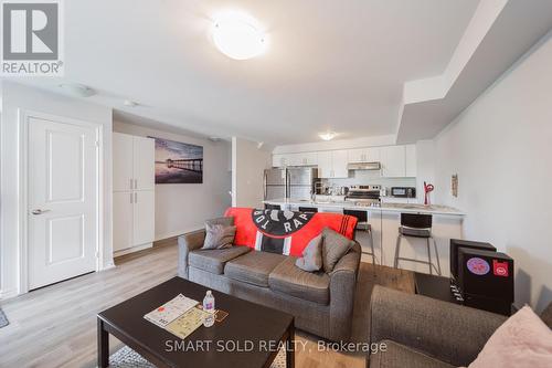 10 - 252 Penetanguishene Road, Barrie (Georgian Drive), ON - Indoor Photo Showing Living Room