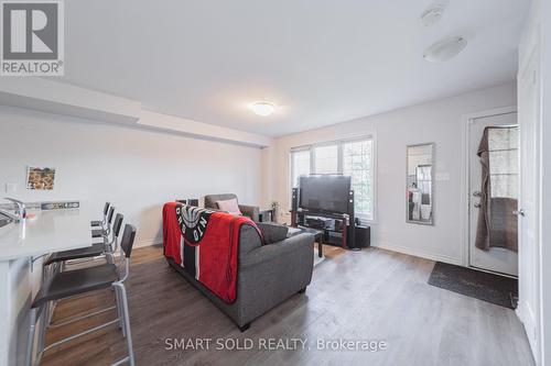 10 - 252 Penetanguishene Road, Barrie (Georgian Drive), ON - Indoor Photo Showing Living Room