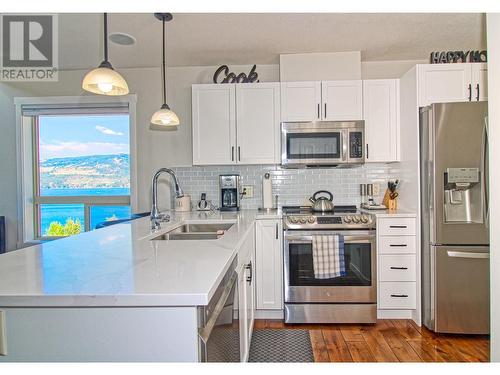 6985 Barcelona Drive Unit# 24, Kelowna, BC - Indoor Photo Showing Kitchen With Double Sink With Upgraded Kitchen