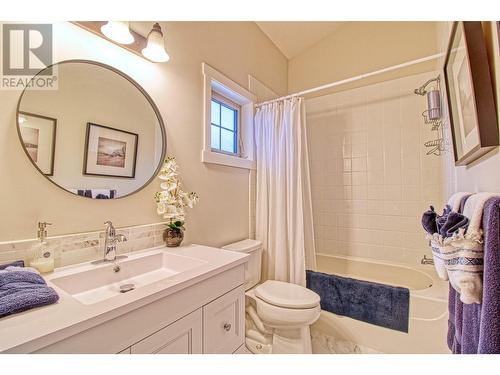 6985 Barcelona Drive Unit# 24, Kelowna, BC - Indoor Photo Showing Bathroom