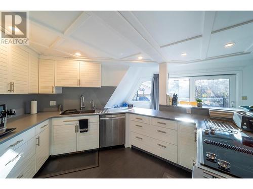 16709 Maki Road, Lake Country, BC - Indoor Photo Showing Kitchen