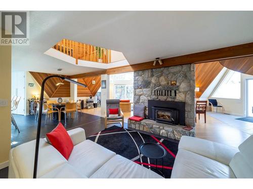 16709 Maki Road, Lake Country, BC - Indoor Photo Showing Living Room With Fireplace