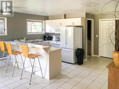 16709 Maki Road, Lake Country, BC - Indoor Photo Showing Kitchen With Double Sink