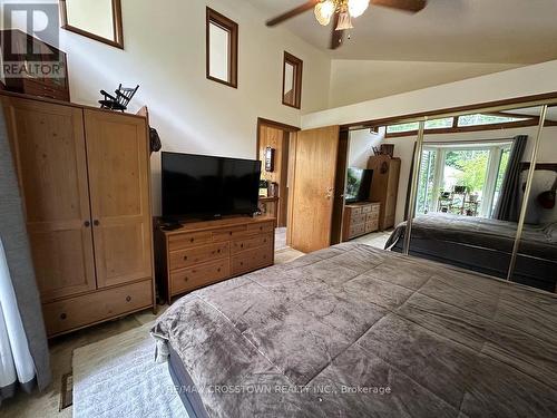 869 10Th Line, Innisfil, ON - Indoor Photo Showing Bedroom