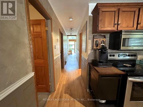 869 10Th Line, Innisfil, ON - Indoor Photo Showing Kitchen