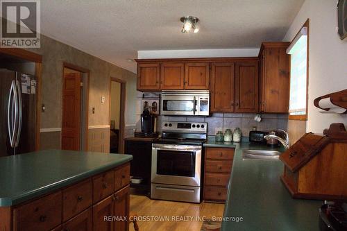 869 10Th Line, Innisfil, ON - Indoor Photo Showing Kitchen