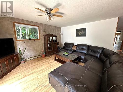 869 10Th Line, Innisfil, ON - Indoor Photo Showing Living Room