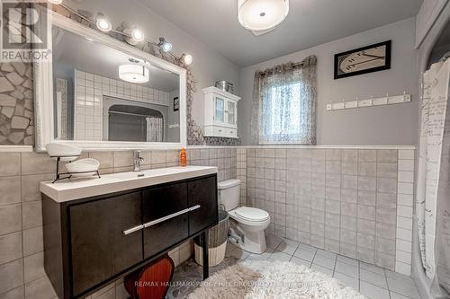 1923 10Th Line, Innisfil, ON - Indoor Photo Showing Bathroom