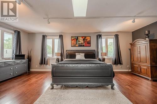 1923 10Th Line, Innisfil, ON - Indoor Photo Showing Bedroom