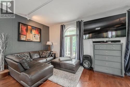 1923 10Th Line, Innisfil, ON - Indoor Photo Showing Living Room