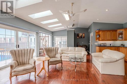 1923 10Th Line, Innisfil, ON - Indoor Photo Showing Living Room