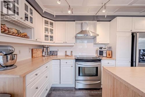 1923 10Th Line, Innisfil, ON - Indoor Photo Showing Kitchen