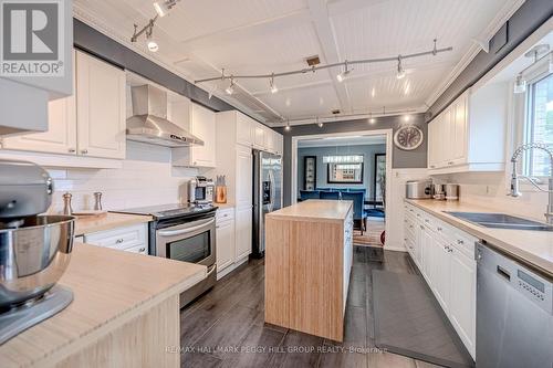 1923 10Th Line, Innisfil, ON - Indoor Photo Showing Kitchen With Double Sink