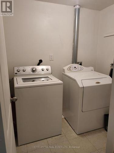 20 Moffatt Avenue, Brampton (Fletcher'S West), ON - Indoor Photo Showing Laundry Room