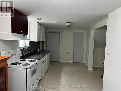 20 Moffatt Avenue, Brampton (Fletcher'S West), ON - Indoor Photo Showing Kitchen