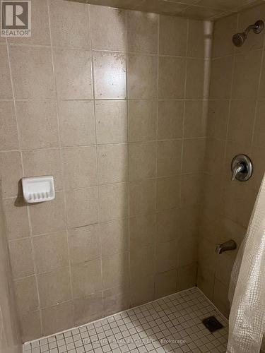 20 Moffatt Avenue, Brampton (Fletcher'S West), ON - Indoor Photo Showing Bathroom