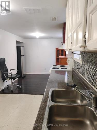 20 Moffatt Avenue, Brampton (Fletcher'S West), ON - Indoor Photo Showing Kitchen With Double Sink