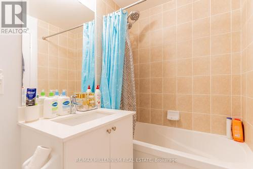 321 - 4700 Highway 7 Road, Vaughan, ON - Indoor Photo Showing Bathroom