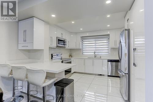 52 Chabad Gate, Vaughan, ON - Indoor Photo Showing Kitchen With Upgraded Kitchen