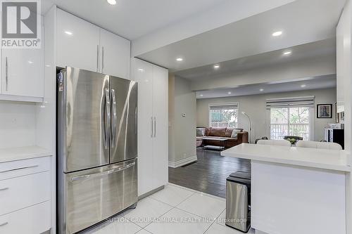 52 Chabad Gate, Vaughan, ON - Indoor Photo Showing Kitchen