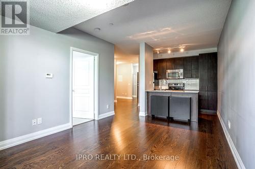 210 - 85 The Donway Way W, Toronto (Banbury-Don Mills), ON - Indoor Photo Showing Kitchen