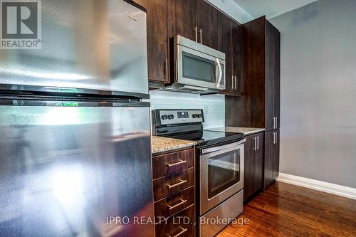 210 - 85 The Donway Way W, Toronto (Banbury-Don Mills), ON - Indoor Photo Showing Kitchen