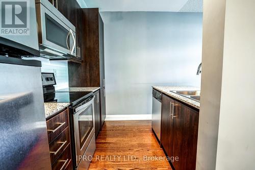 210 - 85 The Donway Way W, Toronto (Banbury-Don Mills), ON - Indoor Photo Showing Kitchen With Double Sink