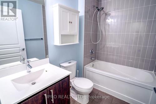 210 - 85 The Donway Way W, Toronto (Banbury-Don Mills), ON - Indoor Photo Showing Bathroom