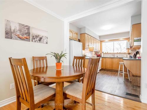 535 Taplow Cres, Oakville, ON - Indoor Photo Showing Dining Room