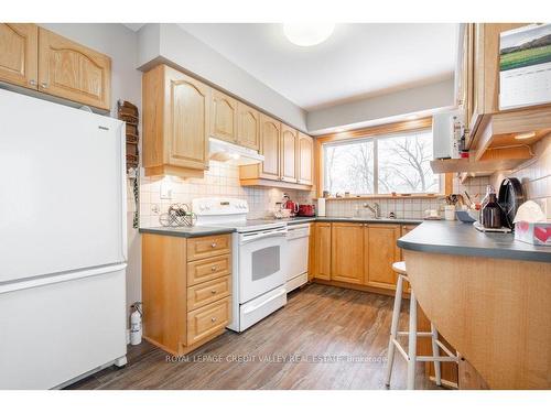 535 Taplow Cres, Oakville, ON - Indoor Photo Showing Kitchen