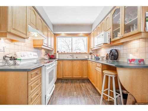 535 Taplow Cres, Oakville, ON - Indoor Photo Showing Kitchen