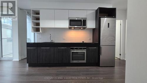 909 - 68 Shuter Street, Toronto (Church-Yonge Corridor), ON - Indoor Photo Showing Kitchen