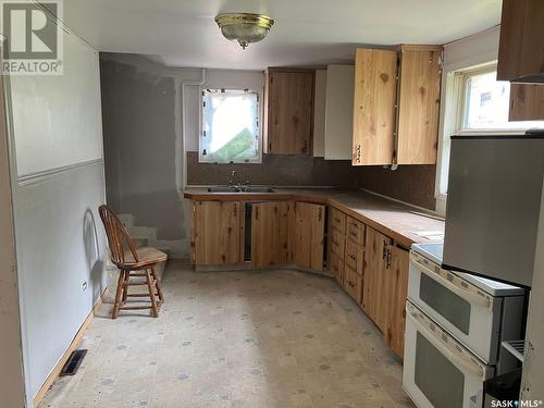 314 6Th Avenue E, Nipawin, SK - Indoor Photo Showing Kitchen With Double Sink