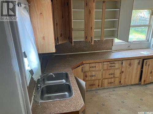 314 6Th Avenue E, Nipawin, SK - Indoor Photo Showing Kitchen With Double Sink