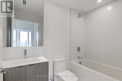 1002 - 20 Edward Street, Toronto (Bay Street Corridor), ON - Indoor Photo Showing Bathroom