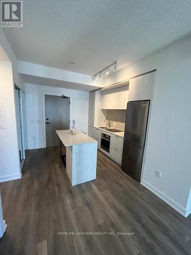 722 - 35 Tubman Avenue, Toronto (Regent Park), ON - Indoor Photo Showing Kitchen