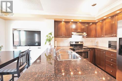 23 - 669D Warden Avenue, Toronto (Clairlea-Birchmount), ON - Indoor Photo Showing Kitchen With Double Sink