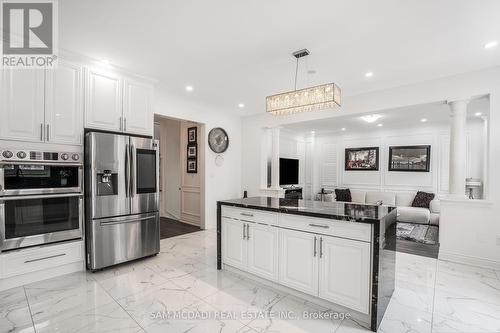 28 Clockwork Drive, Brampton (Northwest Brampton), ON - Indoor Photo Showing Kitchen With Upgraded Kitchen