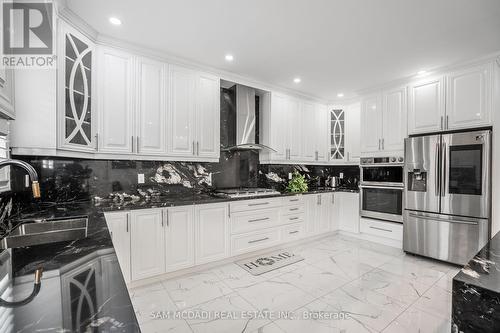 28 Clockwork Drive, Brampton (Northwest Brampton), ON - Indoor Photo Showing Kitchen With Double Sink