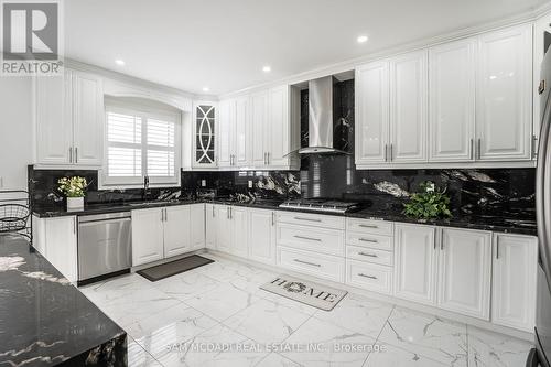 28 Clockwork Drive, Brampton (Northwest Brampton), ON - Indoor Photo Showing Kitchen